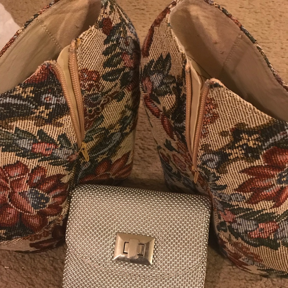 Closed toe wedges